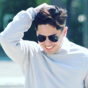 Meet your Posher, Devin